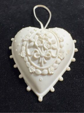 VTG Margaret Furlong "Blossoming Love" heart ornament.